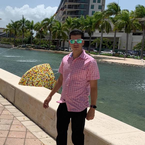Meet your Posher, Carlos - Picture 1 of 1